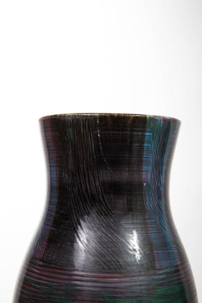 ACCOLAY
Vase on bulbous heel with slightly...