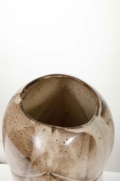 Atelier DIEULEFIT- Les Grottes
Cream-glazed...