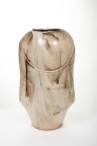 Atelier DIEULEFIT- Les Grottes
Cream-glazed...