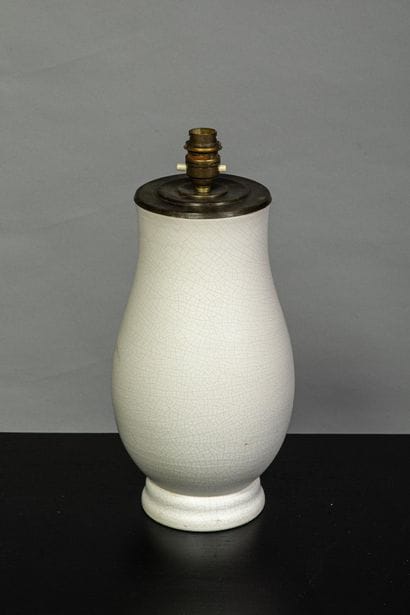 Pied de lampe en céramique émaillée blanche...