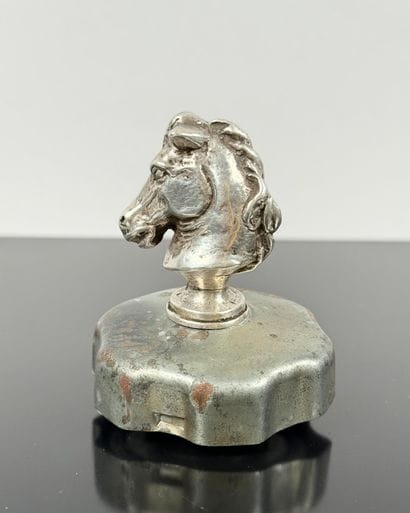 Mascotte bouchon de radiateur en bronze argenté...