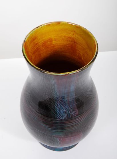 ACCOLAY
Vase on bulbous heel with slightly...