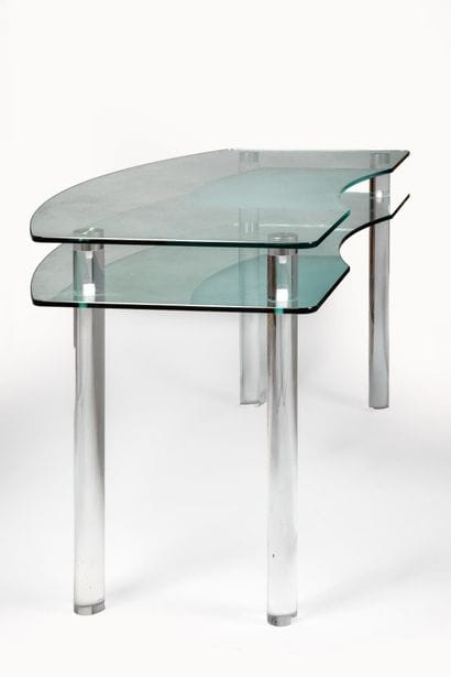 Bureau à double plateaux de verre supportés...