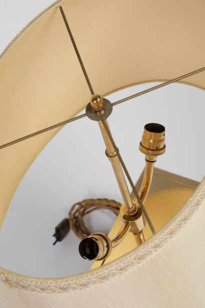 Rare lampe artisanale en bois décor d'éruption...