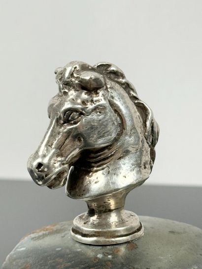 Mascotte bouchon de radiateur en bronze argenté...