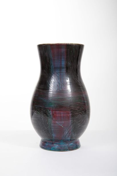 ACCOLAY
Vase on bulbous heel with slightly...