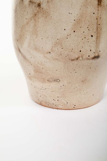 Atelier DIEULEFIT- Les Grottes
Cream-glazed...