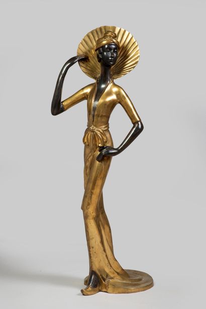 Sculpture en bronze représentant une élégante...