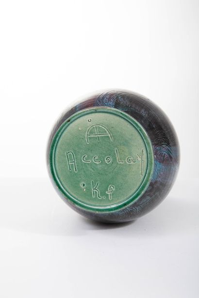 ACCOLAY
Vase on bulbous heel with slightly...