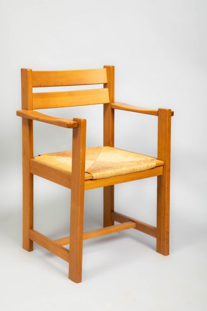 Attribué à Maison Regain
Fauteuil en orme...