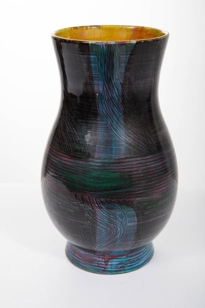 ACCOLAY
Vase on bulbous heel with slightly...