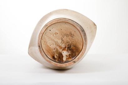 Atelier DIEULEFIT- Les Grottes
Cream-glazed...