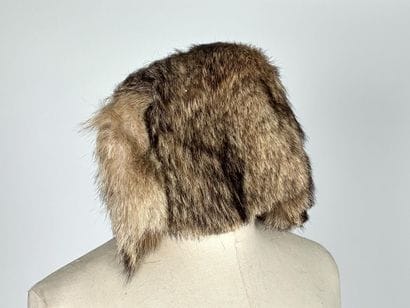 Toque en fourrure
Tour de tête : diam 20...