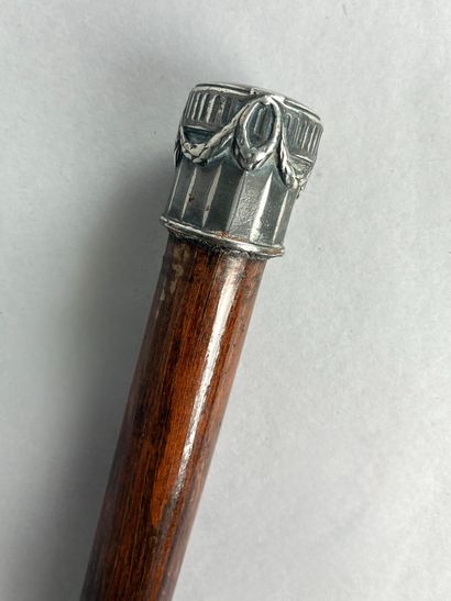 Canne à pommeau Milord, métal argenté avec...