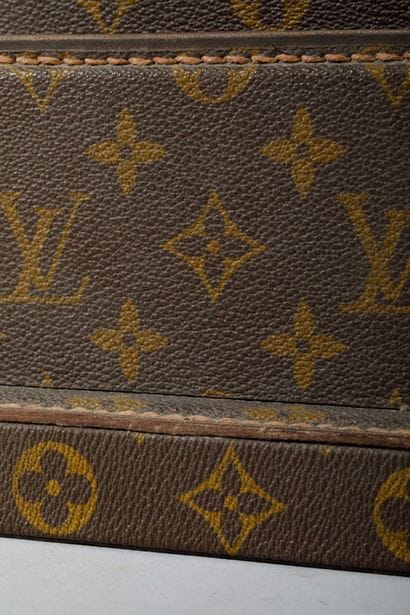 Louis VUITTON 
Three-compartment leather...
