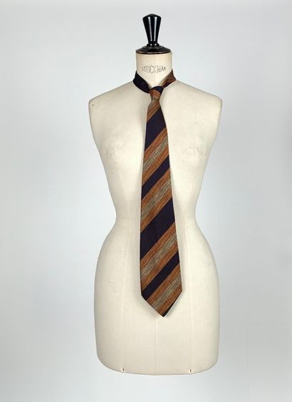 Ensemble de treize cravates en coton, soie...