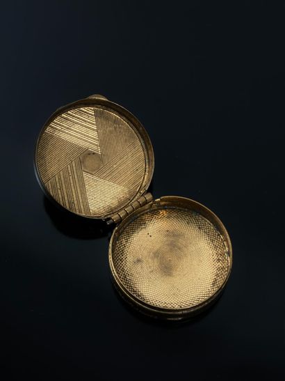 HOUBIGANT 
Powder box in gilded metal marked...