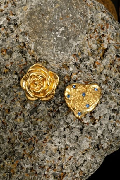 Yves Saint Laurent
Two gilded metal pins,...