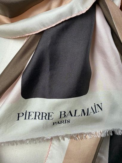 PIERRE BALMAIN
Echarpe en soie à bandes chocolat...