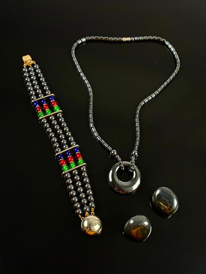 Hematite half-set consisting of a necklace,...