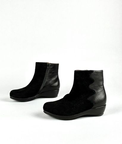 BOOTS en cuir et velours de peau noir
Taille...
