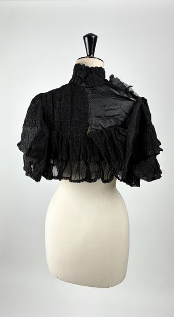 Ensemble d'accessoires relatifs au deuil,...