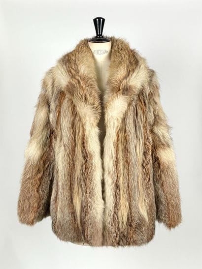 Fur coat (probably wolf) 
Blond, two-clasp...