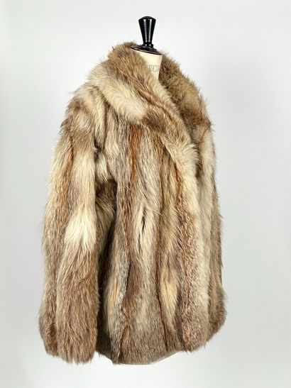 Fur coat (probably wolf) 
Blond, two-clasp...