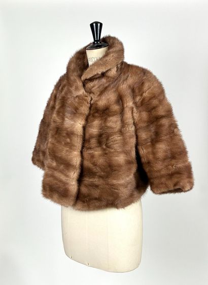 LOUIS CAZZULINO
Short bolero jacket in light...