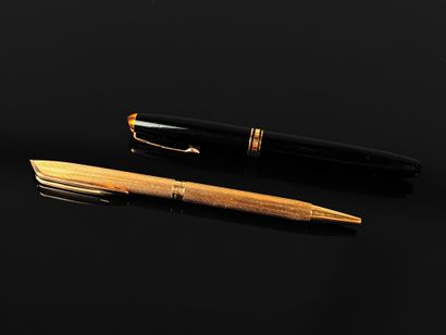 WATERMAN
Stylo-bille en plaqué or à cannelure...