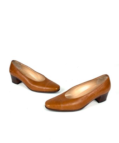 TANINO CRISCI
Réunion d'une paire d'ESCARPINS...