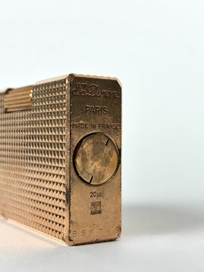DUPONT
Briquet de poche en métal plaqué or
Fonctionnel
5...
