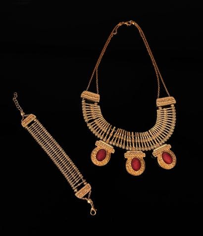 Set consisting of a bracelet and a necklace...