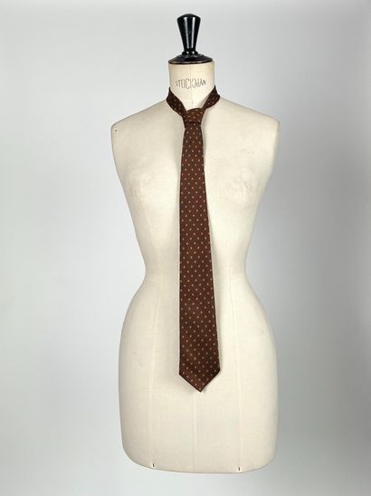 Ensemble de huit cravates de marques variées...