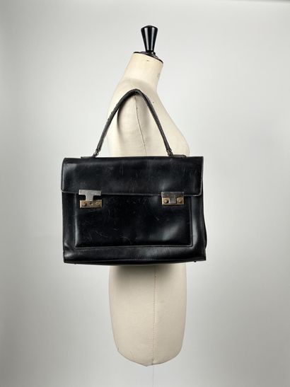 Dans le Goût de LANCEL
Sac cartable en cuir...