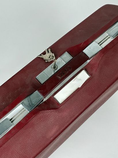 VISA Red travel case with keys
Used condition,...