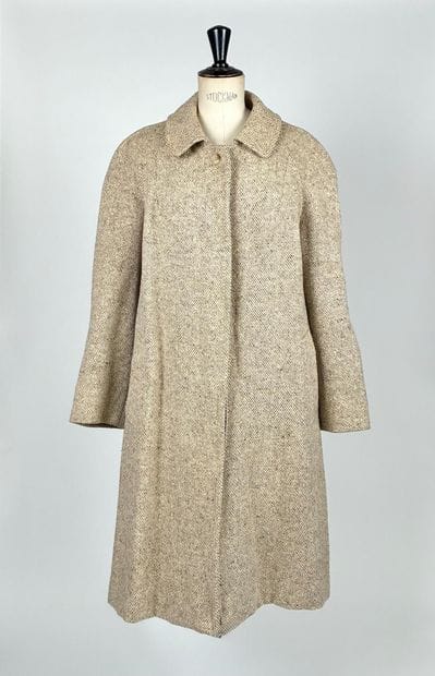 BURBERRY'S
Wool coat 
Size 38 
Stains on...