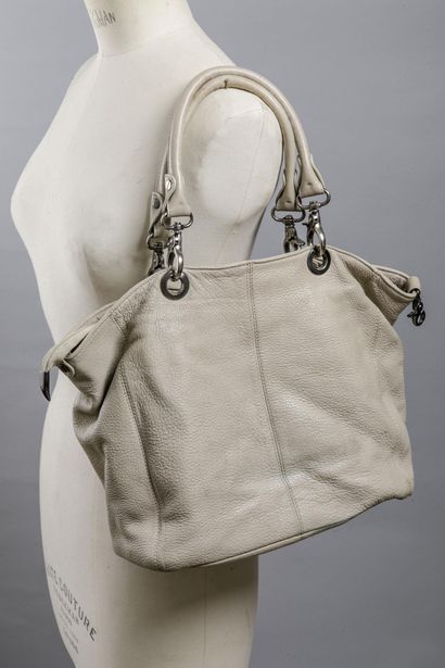 FREDERIC
Sac à main en cuir crème orné de...