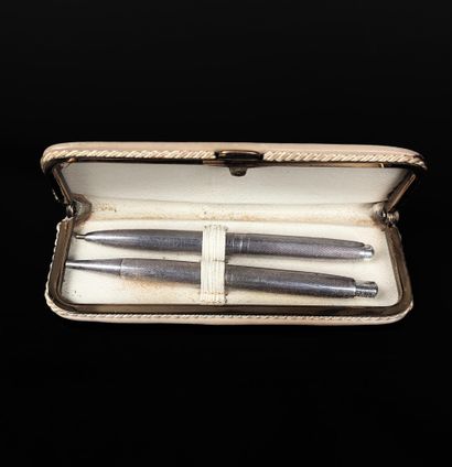Porte-stylo de dame en cuir beige et métal...