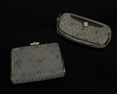 Christian DIOR
Porte monnaie et étui à lunettes...