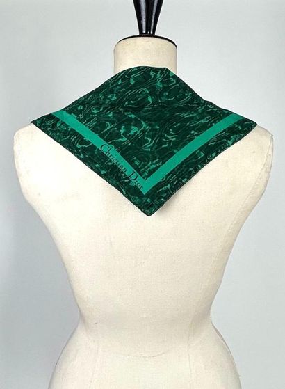 Christian DIOR
Two squares of silk and silk...