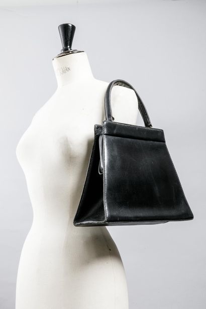 Sac box noir, l'intérieur en cuir naturel...