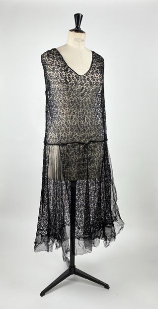 Ensemble de 4 robes noires de différentes...