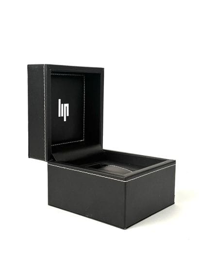LIP
Ecrin de montre en cuir noir et couture...