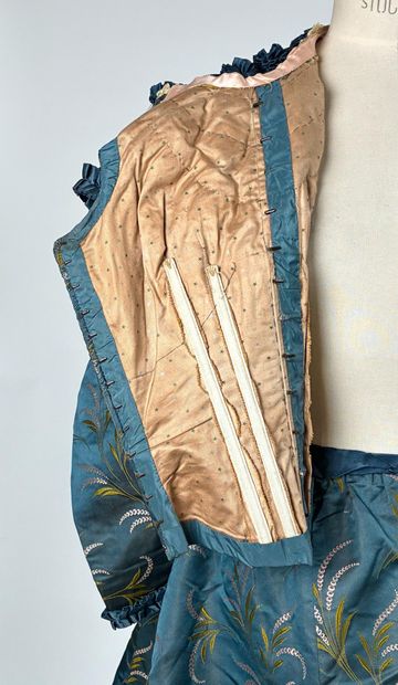 AU BON MARCHÉ A. BOUCICAUT
Corsage et jupe...