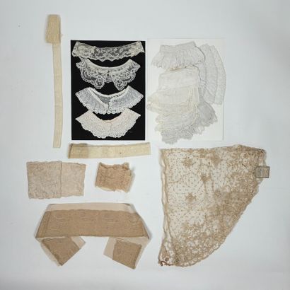 Ensemble d'éléments en dentelle et broderie...