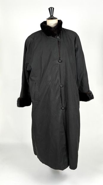 Manteau long de style imperméable avec une...