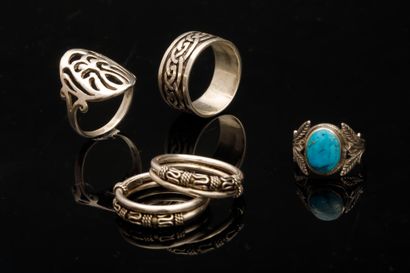 Ensemble de cinq petites bagues en argent...