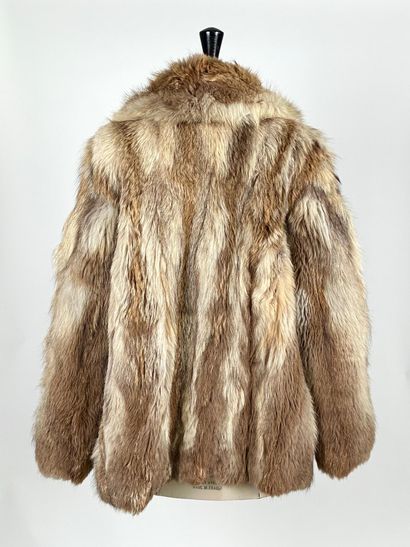 Fur coat (probably wolf) 
Blond, two-clasp...