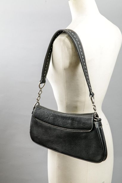 FREDERIC
Sac à main en cuir noir de forme...